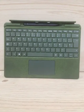 Surface Pro 9 con teclado y lapiz