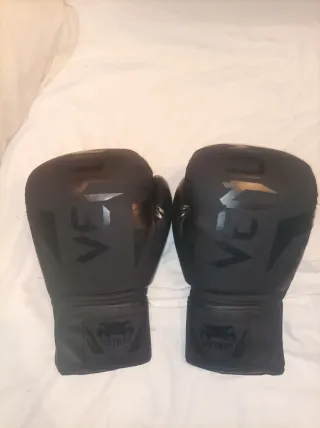 Guantes de boxeo Venum negros 12oz