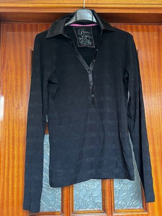 maglietta con scolo a V