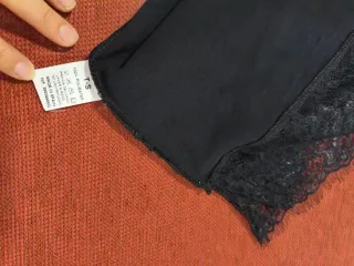 Blusa tirantes negra con encaje