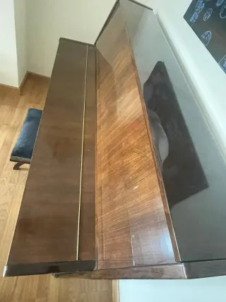 Piano Vertical CHERNY con banqueta