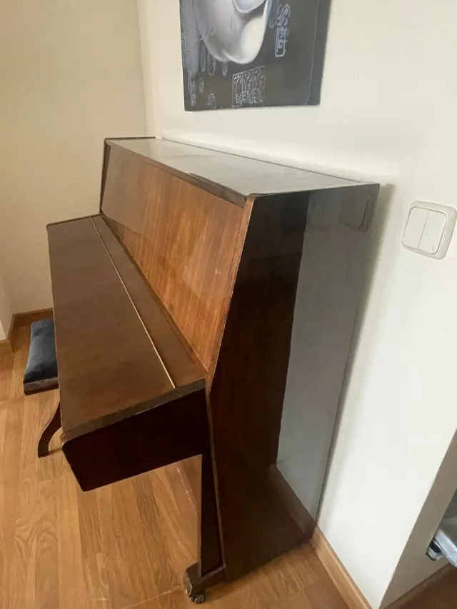 Piano Vertical CHERNY con banqueta