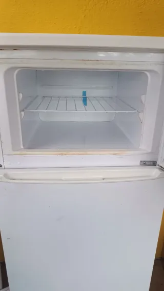 Nevera con congelador superior