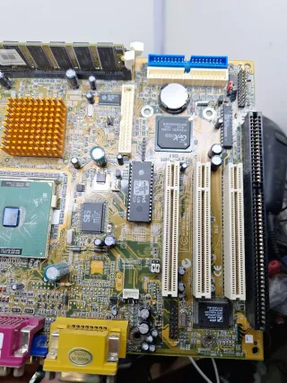 PLACA BASE DE ORDENADOR ANTIGUO