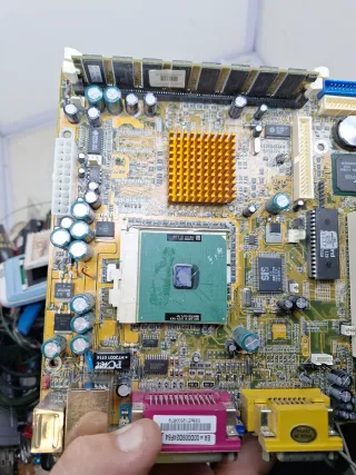 PLACA BASE DE ORDENADOR ANTIGUO
