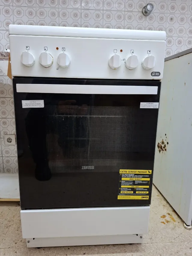 Cocina Zanussi con vitrocerámica y horno