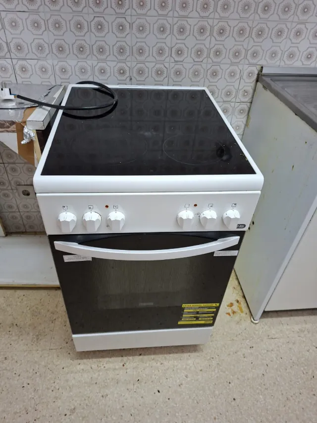 Cocina Zanussi con vitrocerámica y horno