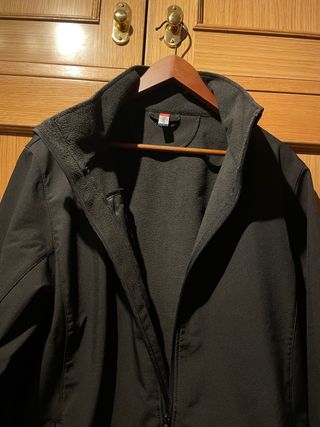 Chaqueta negra técnica/polar