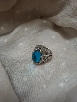 Anillo de plata con piedra azul
