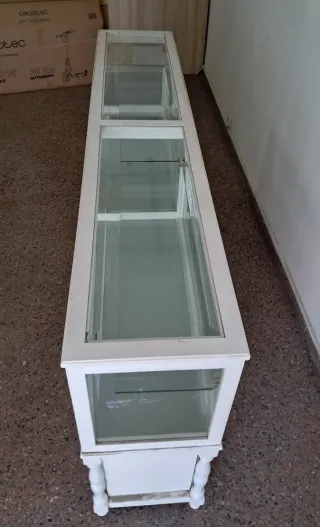 Mueble vitrina mostrador.