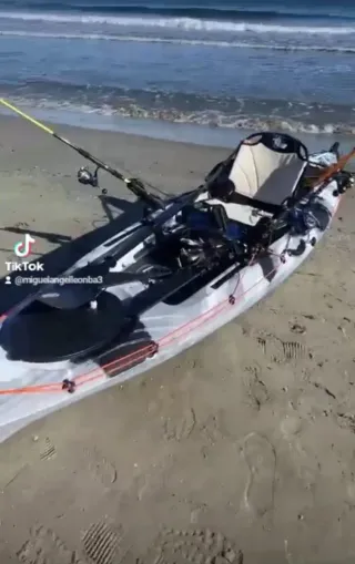 Kayak de pesca con accesorios