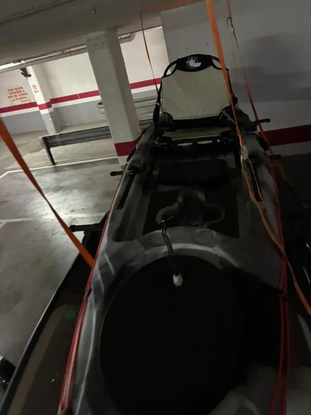 Kayak de pesca con accesorios