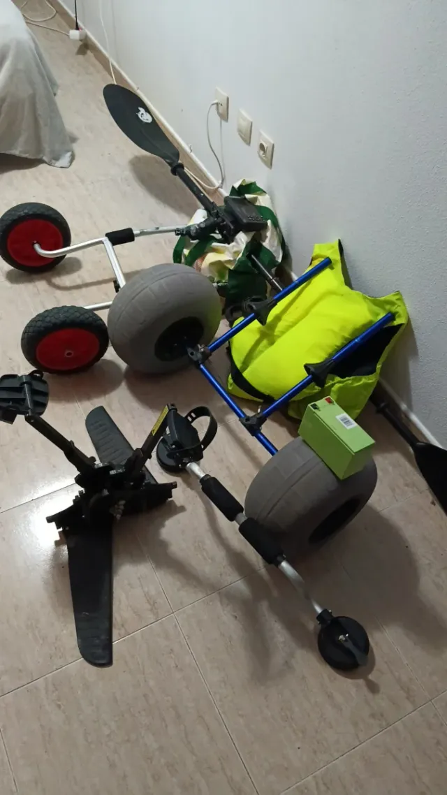 Kayak de pesca con accesorios