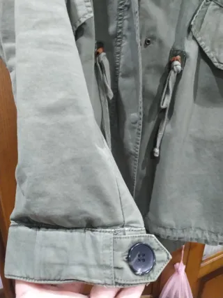 Parka verde caqui Bershka talla M