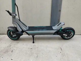 Patinete eléctrico Cecotec y 45