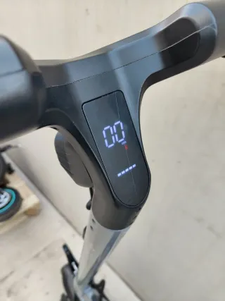 Patinete eléctrico Cecotec y 45