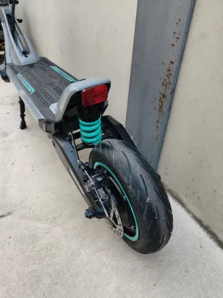 Patinete eléctrico Cecotec y 45