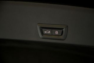 BMW XM 550 kW 748 CV Label Red