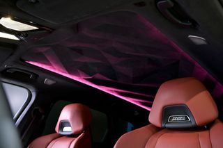 BMW XM 550 kW 748 CV Label Red