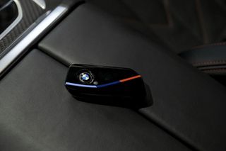 BMW XM 550 kW 748 CV Label Red