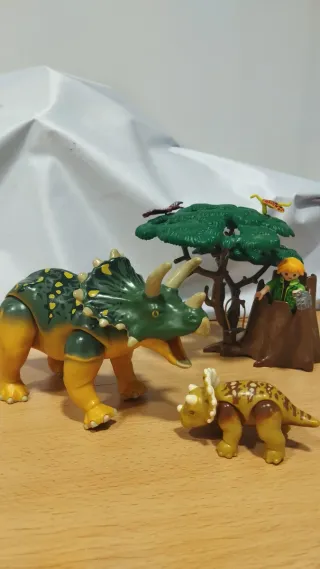 Playmobil Triceratops con bebé