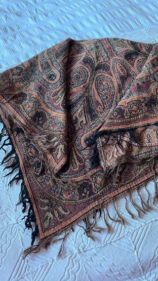 Mantón antiguo victoriano alfombrado