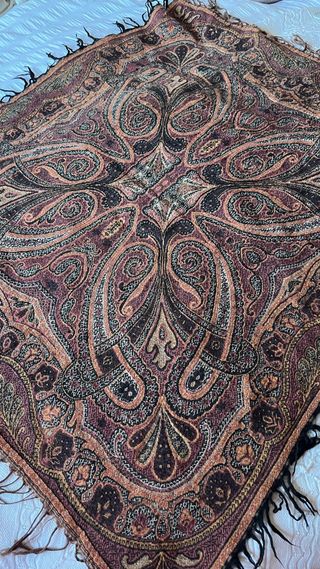 Mantón antiguo victoriano alfombrado