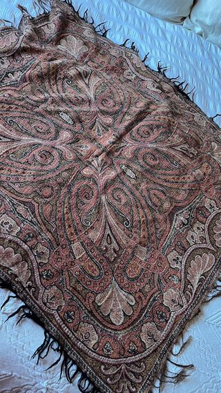 Mantón antiguo victoriano alfombrado