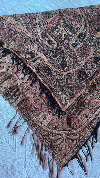 Mantón antiguo victoriano alfombrado