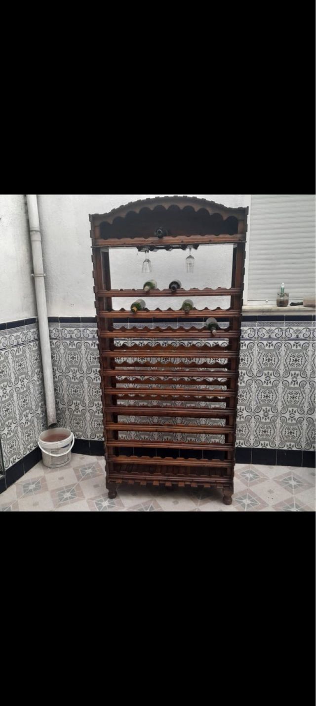 Botellero de madera hecho a mano