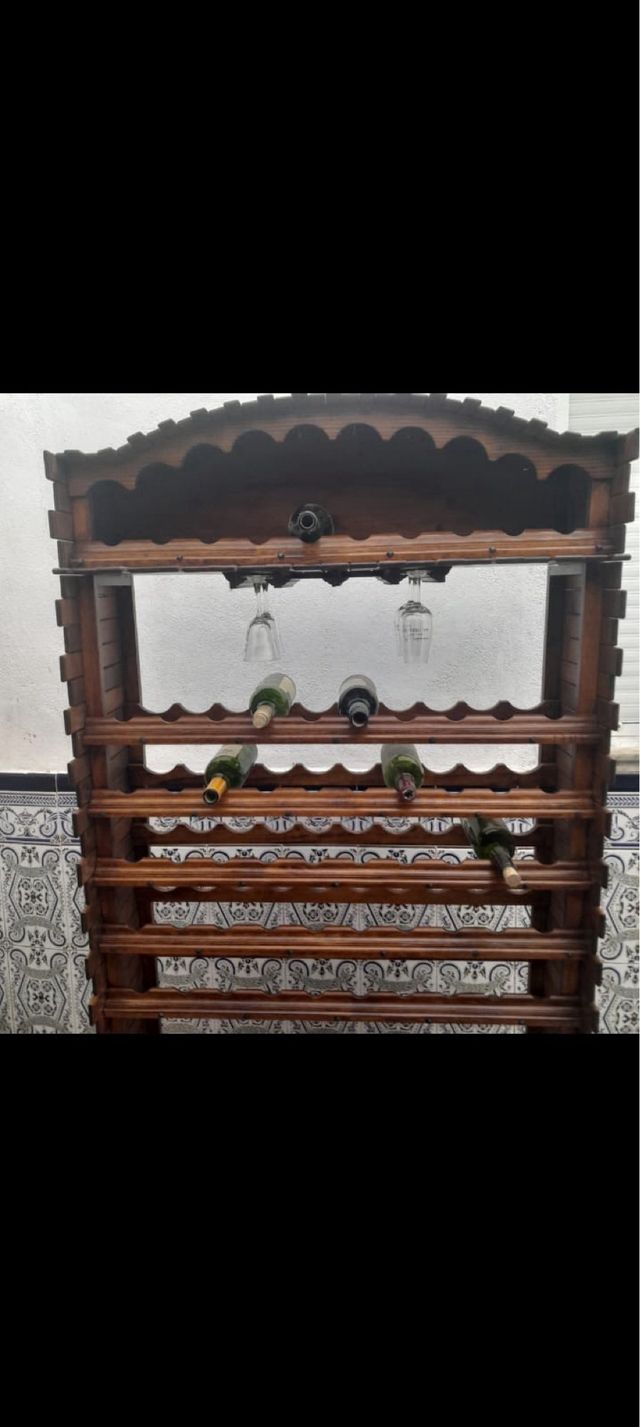 Botellero de madera hecho a mano