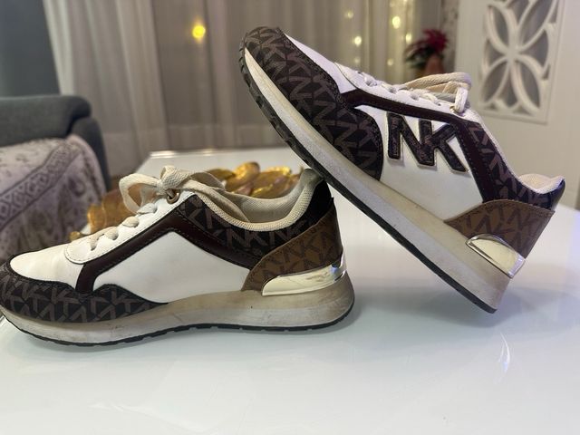Zapatillas estilo casual NK – Perfecto estado