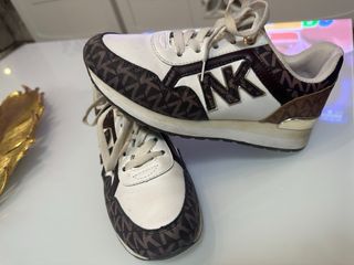 Zapatillas estilo casual NK – Perfecto estado