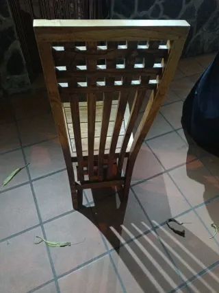 Silla de comedor estilo Colonial.