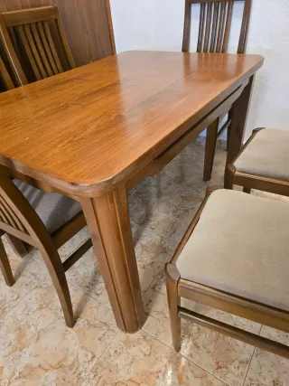 Conjunto mesa extensible y 6 sillas comedor nogal