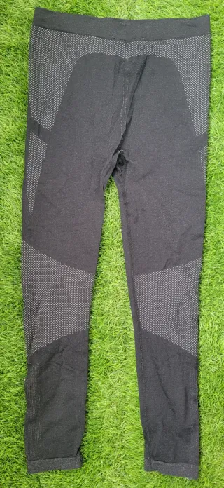 Pantalón térmico niño gris y negro. Talla 10-12.