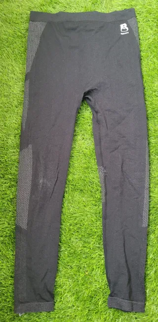 Pantalón térmico niño gris y negro. Talla 10-12.