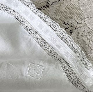 Vestido victoriano de lino con encaje