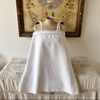 Vestido victoriano de lino con encaje