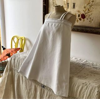 Vestido victoriano de lino con encaje