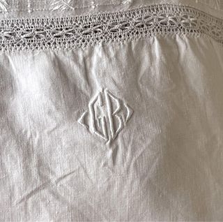 Vestido victoriano de lino con encaje