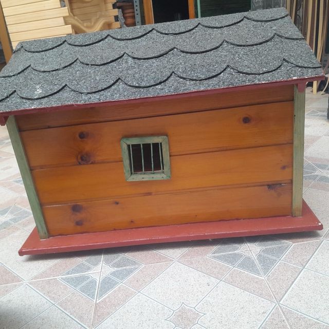 Caseta de perro hecha a mano