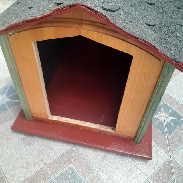 Caseta de perro hecha a mano