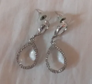 Pendientes largos con pedrería