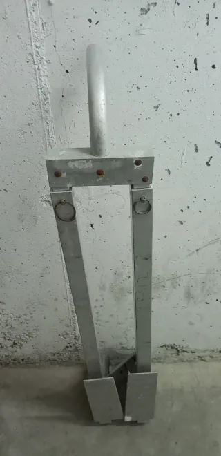 Carretilla de mano metálica