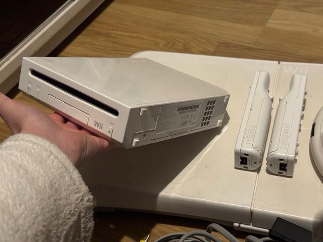 Consola Wii + Juegos y Accesorios