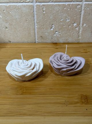 Candele con design a forma di rosa a cuore