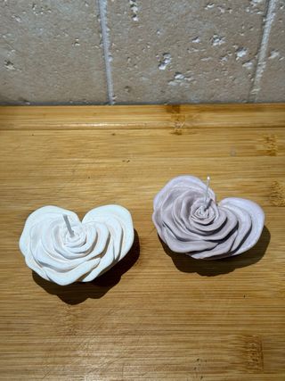Candele con design a forma di rosa a cuore