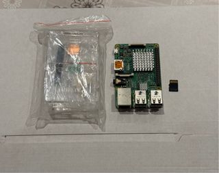 Raspberry Pi 2 B + SD 32GB + Carcasa