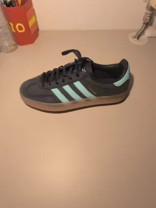 Adidas Gazelle azul marino y turquesa